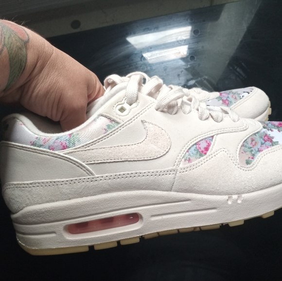 Shoes - Picture 2 of 5